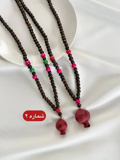 گردنبند انار طبیعی با مهره های چوبی