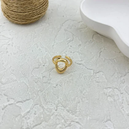 انگشتر زنانه طرح دایره، ظرافت در دستان شما