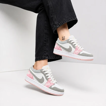 کتانی اسپرت زنانه مدل نایک جردن 1 Nike Jordan رنگ سفید صورتی کد 51464