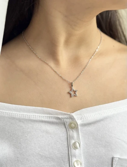 گردنبند ستاره نگین‌دار
