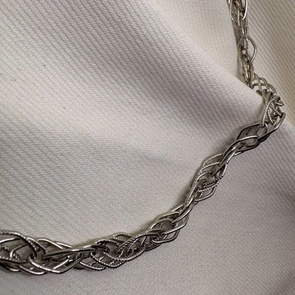 گردنبند برند شین مدل «رشته‌های سیمین» | با آبکاری رادیوم