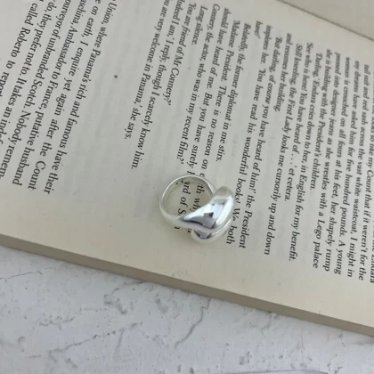 انگشتر زنانه با طرح مدرن و خاص