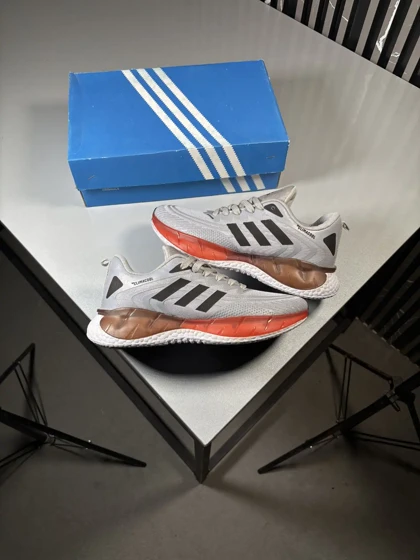 کتانی ادیداس مدل کلیماکول climacool رنگ طوسی نارنجی ( مناسب برای پیاده روی و استفاده روزمره )