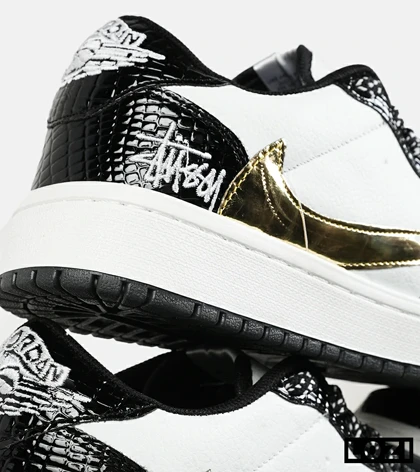 کفش کتانی مردانه و زنانه مشکی سفید طلایی NIKE travis scott مدل 7483