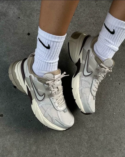 نایک وی تو کی ران Nike v2k run کد 600