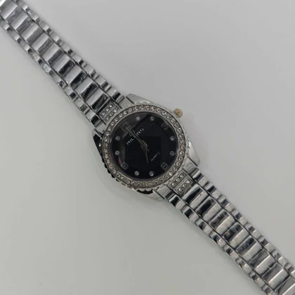 ساعت مچی زنانه مجلسی ریلانس Riluns نگین‌دار با موتور کوارتز