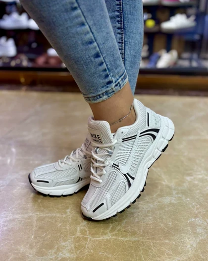 کتانی زنانه ورزشی نایک وومرو 5