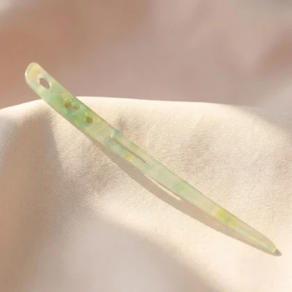 کانزاشی مو زنانه رزینی مرمری سبز مدل نیرا مینیمال لوکس