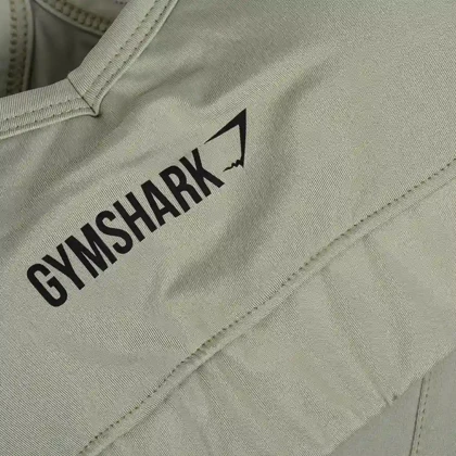 ست نیم‌تنه و بایکر Gymshark