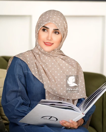 روسری وال نخی ژاکارد خال‌خالی کرم