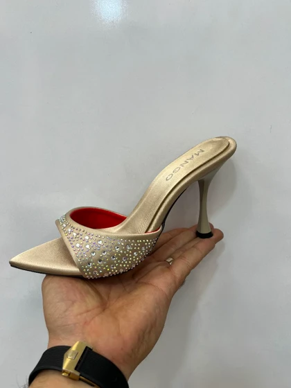 صندل نگینی