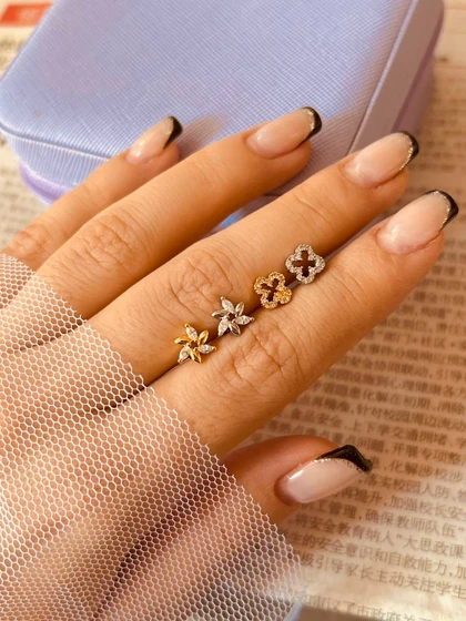 پیرسینگ گوش ونکلیف گل