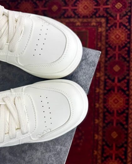 ونس دخترانه مدل هلوکیتی