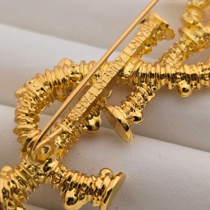 گل سینه های کپی ایو سن لورن