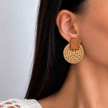 گوشواره حصیری چوبی دایره‌ای قهوه‌ای عسلی