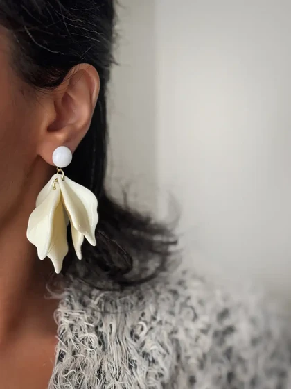 گوشواره طرح گل سفید