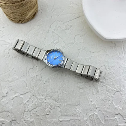 ساعت زنانه شیک طرح امگا با صفحه آبی آسمانی