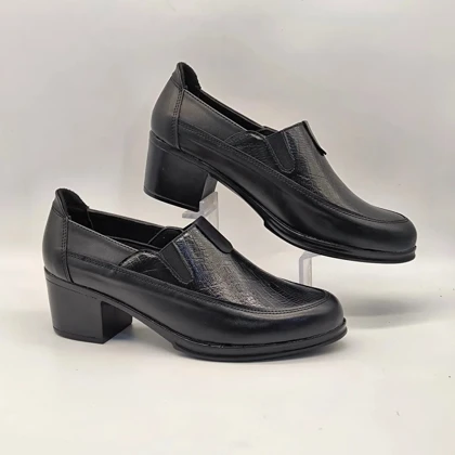 کفش پاشنه‌دار طبی راحتی