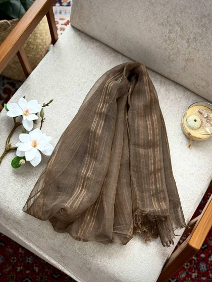شال تک‌رنگ ارگانزا میله ای زنانه