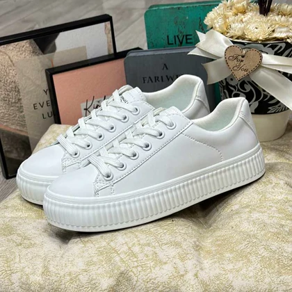 ونس زنانه رنگ سفید vans