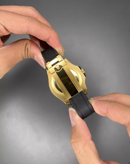 ساعت مچی رولکس یات مستر بند رابر مشکی قاب طلایی Rolex Yacht Master