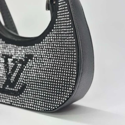 کیف دوشی زنانه مدلLouis Vuitton نگین‌دار مشکی