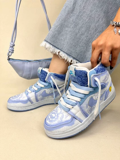 کتانی ونس ساق‌دار زنانه ایر جردن وان فامیلا بلو NIKE AIR JORDAN 1 کد 912 دختر طهرونی
