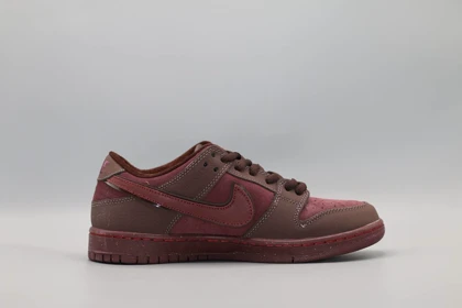 کتانی نایکی اس بی دانک لو برگندی/Nike sb dunk