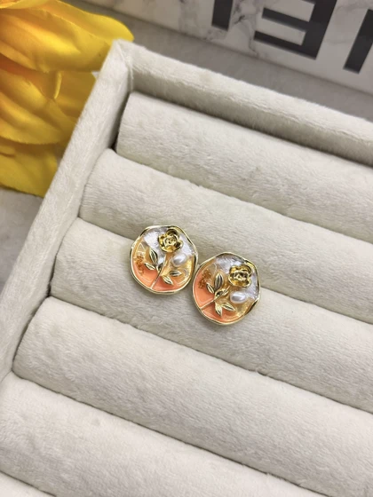 گوشواره میناکاری گل رز برجسته