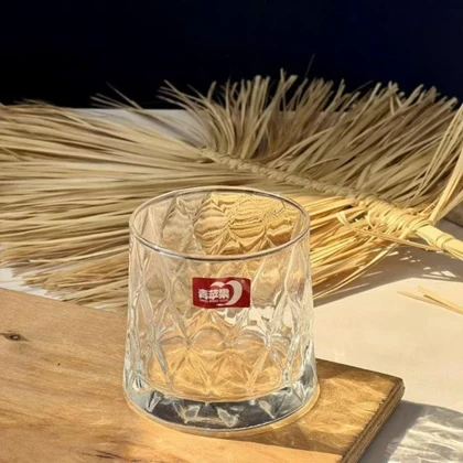 لیوان طرح خشتی