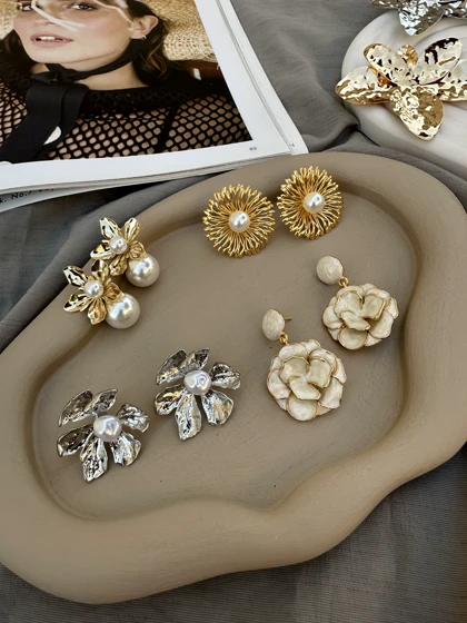 گوشواره گل مروارید طلایی