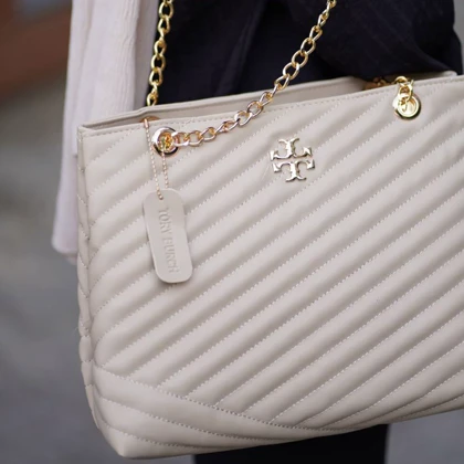 کیف بزرگ زنانه توری برچ Tory Burch Kira Chevron Tote A01
