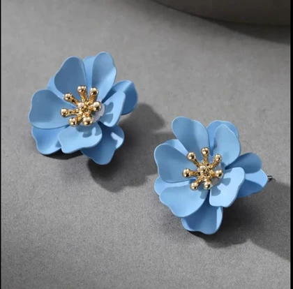 گوشواره طرح گل ابی خاص