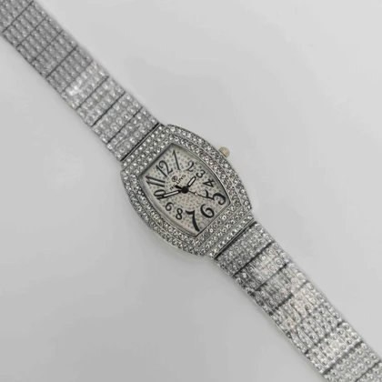 ساعت مچی زنانه مجلسی ریلانس Riluns نگین‌دار با موتور کوارتز