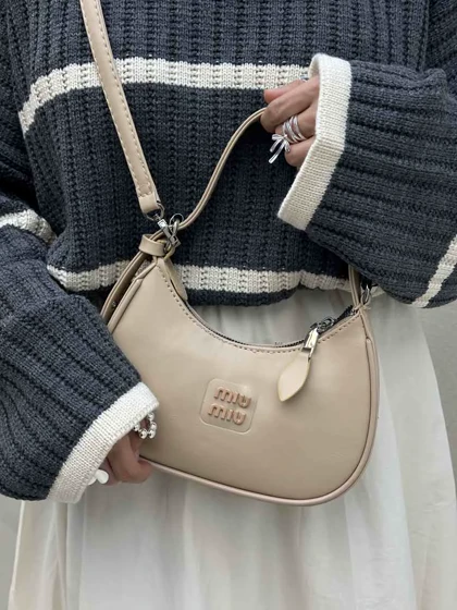 کیف هلالی MIU MIU