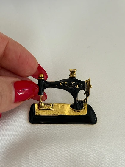 گل سینه چرخ خیاطی کد 117