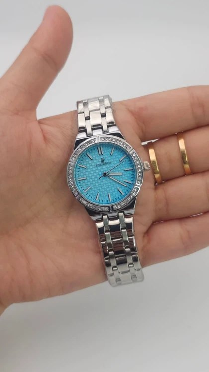 ساعت مچی زنانه اودمار پیگه Audemars Piguet با موتور کواتز و طراحی مینیمال