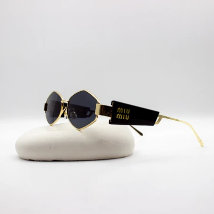 عینک آفتابی زنانه میو میو miu miu مدل 8021