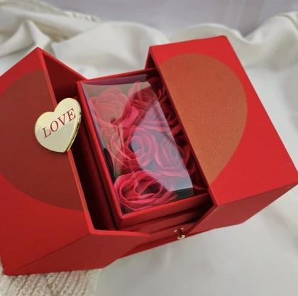 باکس گل رز جاودان معطر جواهرات