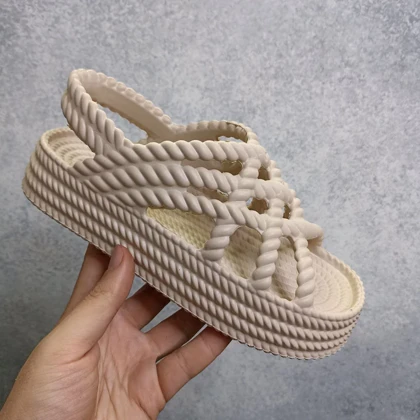 صندل زنانه مدل ساحلی