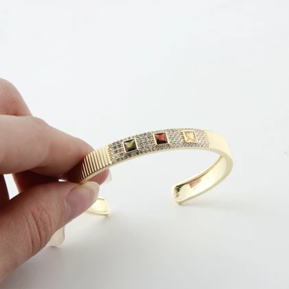 دستبند زنانه بنگل نگین رنگی