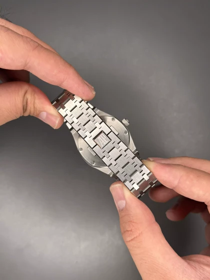 ساعت مچی اودمار پیگه باتری بند سیلور صفحه بنفش Audemars Piguet