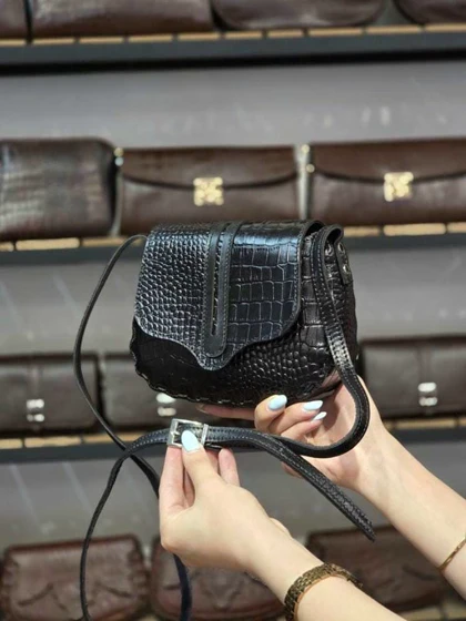 کیف چرم مشکی سنگی چرم اصل گاوی