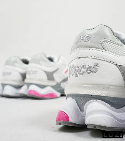 کفش کتانی زنانه طوسی سفید صورتی NEW BALANCE 9060