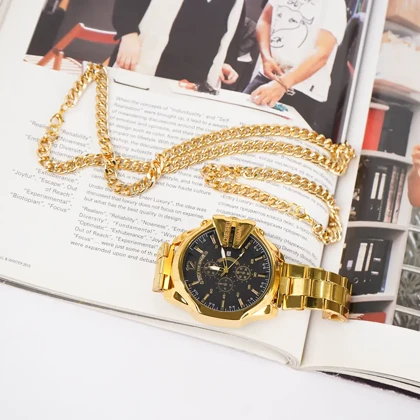 ست ساعت مچی مردانه طلایی صفحه مشکی مدل U700 + دستبند و گردنبند کارتیه رنگ طلایی