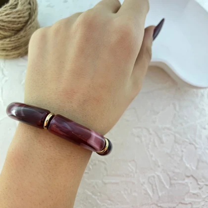 دستبند زنانه بنگل رزینی چندتکه با طراحی ماربل مدل وینورا شرابی‑طلایی