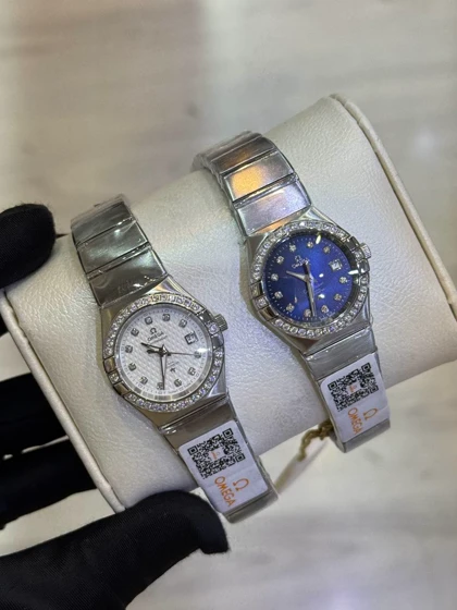 ساعت امگا زنانه دور نگین صفحه سرمه ای