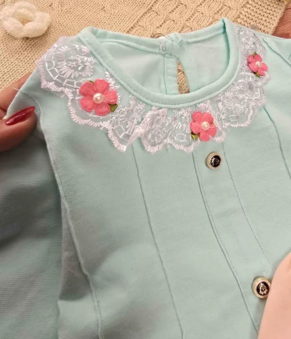 بلوز بچگانه یقه گل‌دار