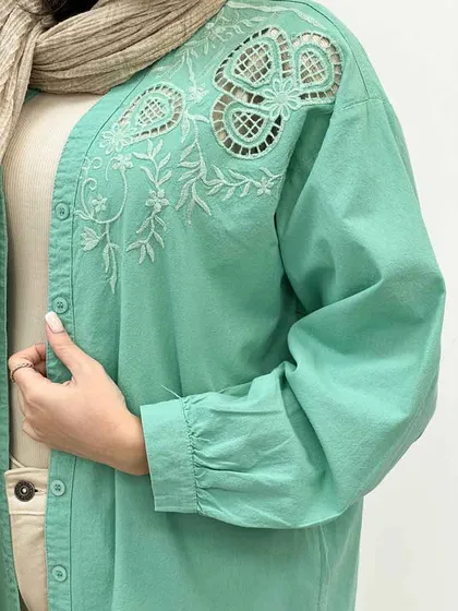 مانتو جلو گلدوزی نرگس