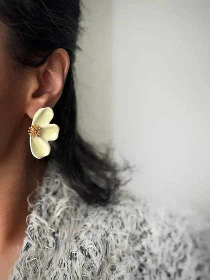 گوشواره طرح گل نیمه